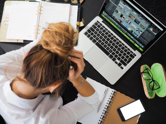 Read more about the article Wypalenie zawodowe: Pułapka stresu w pracy – jak uniknąć i pokonać syndrom wypalenia zawodowego